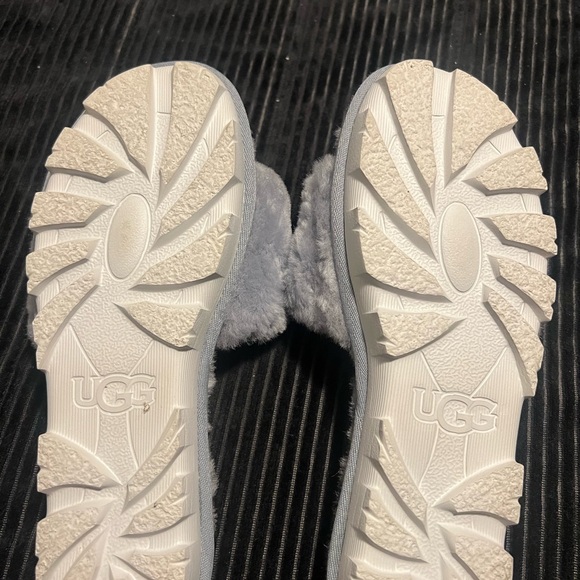 UGG - Picture 7 of 9